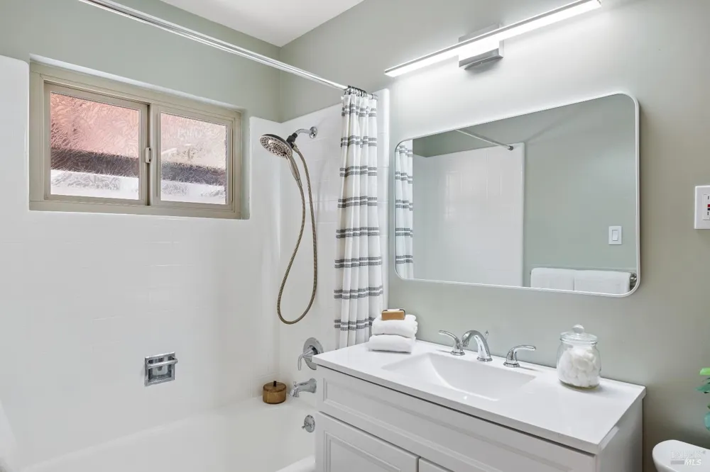 22 Chevy Chase Court Larkspur, CA 94939