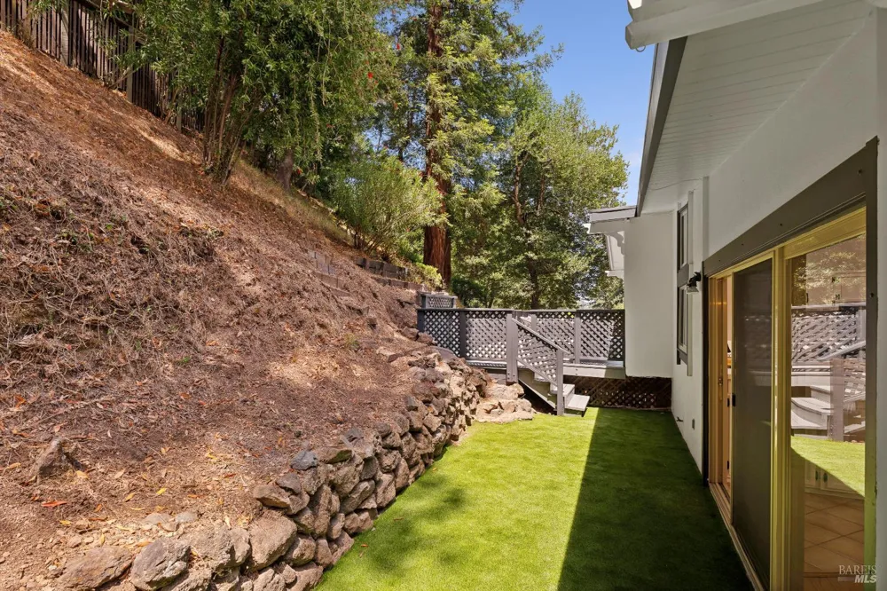 22 Chevy Chase Court Larkspur, CA 94939