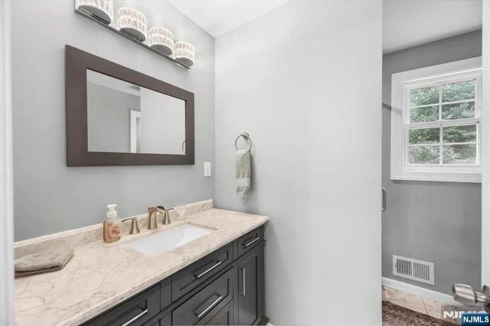 42 Wells Court Bloomfield, NJ 07003