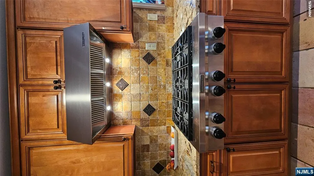 616 Hackensack Street Carlstadt, NJ 07072