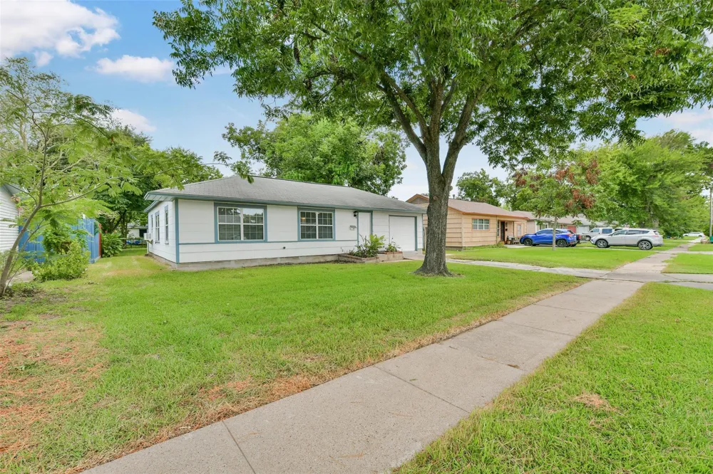 1114 Valerie Avenue Pasadena, TX 77502