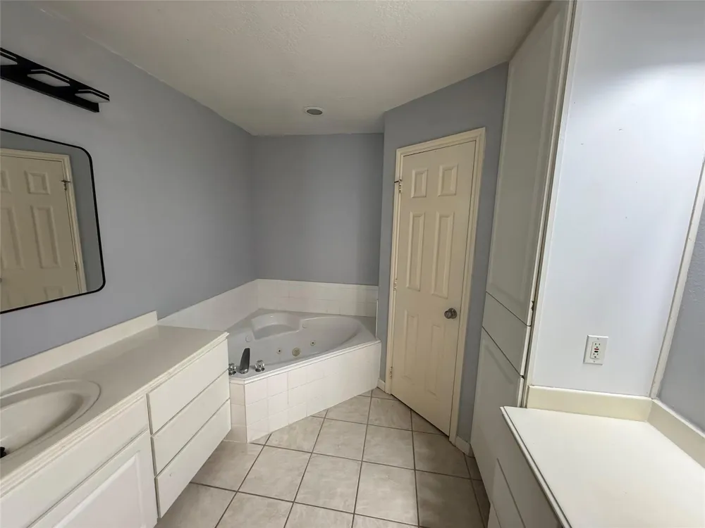2710 Grants Lake Boulevard #G4 Sugar Land, TX 77479