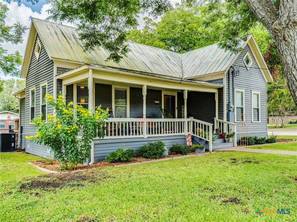 1122 Avenue H Shiner, TX 77984