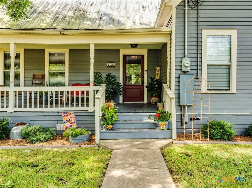 1122 Avenue H Shiner, TX 77984
