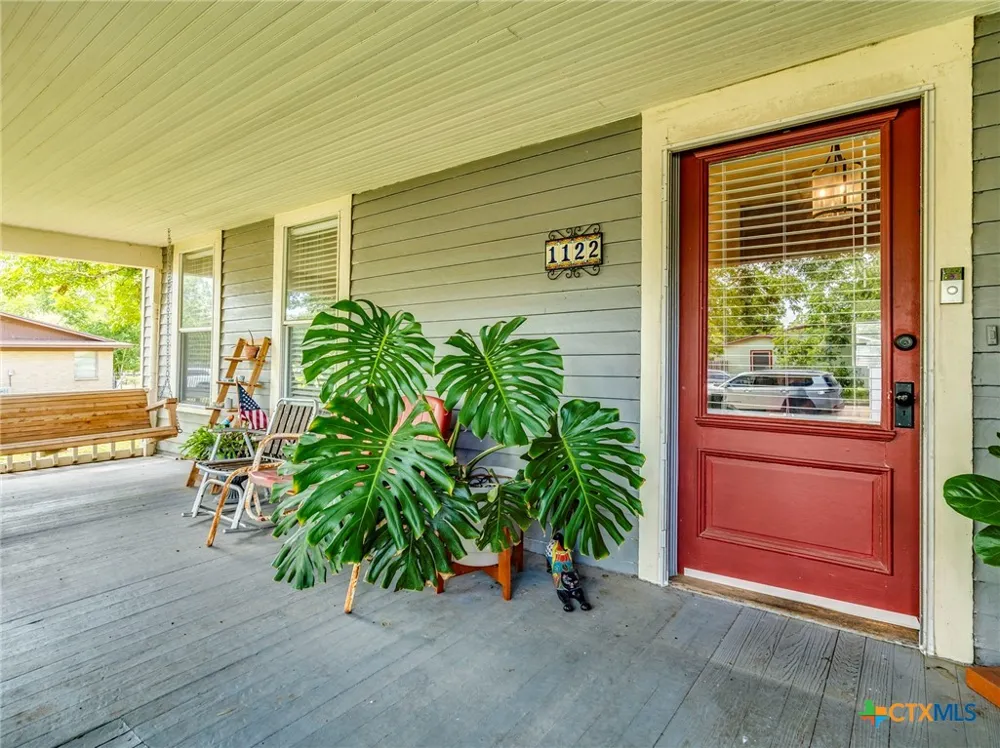 1122 Avenue H Shiner, TX 77984
