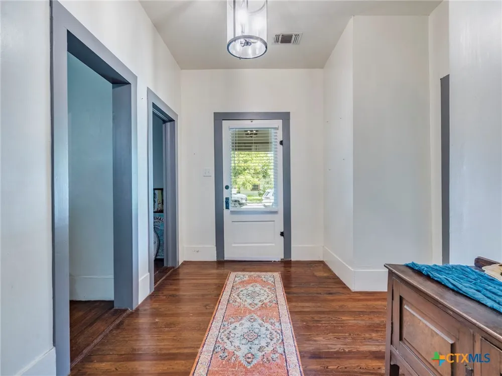 1122 Avenue H Shiner, TX 77984