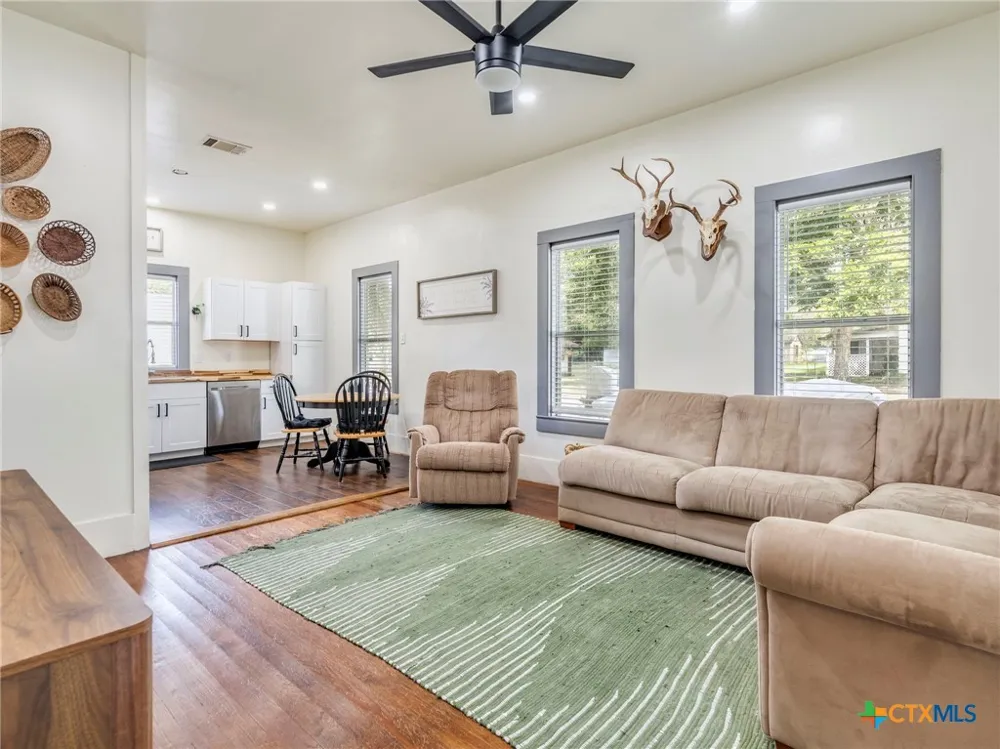 1122 Avenue H Shiner, TX 77984