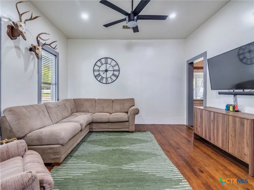 1122 Avenue H Shiner, TX 77984