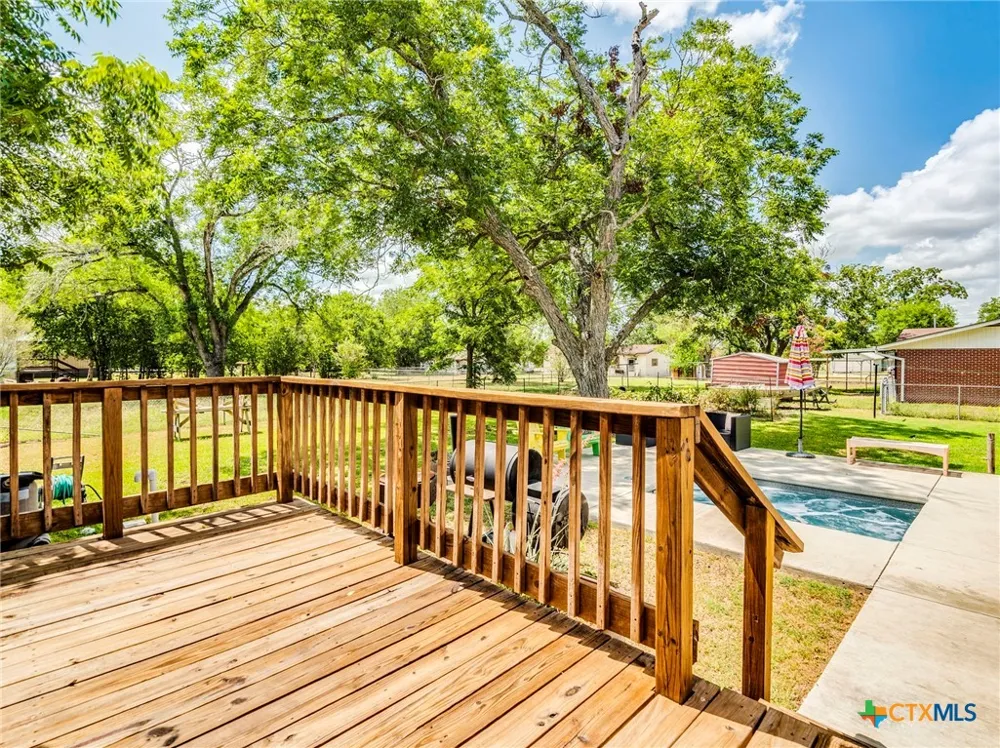 1122 Avenue H Shiner, TX 77984