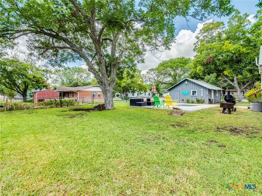 1122 Avenue H Shiner, TX 77984