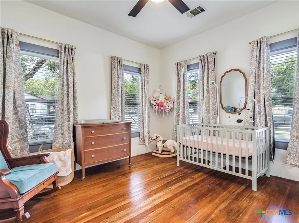 1122 Avenue H Shiner, TX 77984