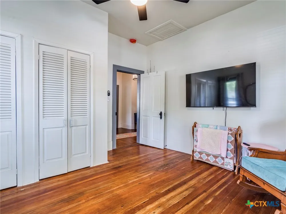 1122 Avenue H Shiner, TX 77984