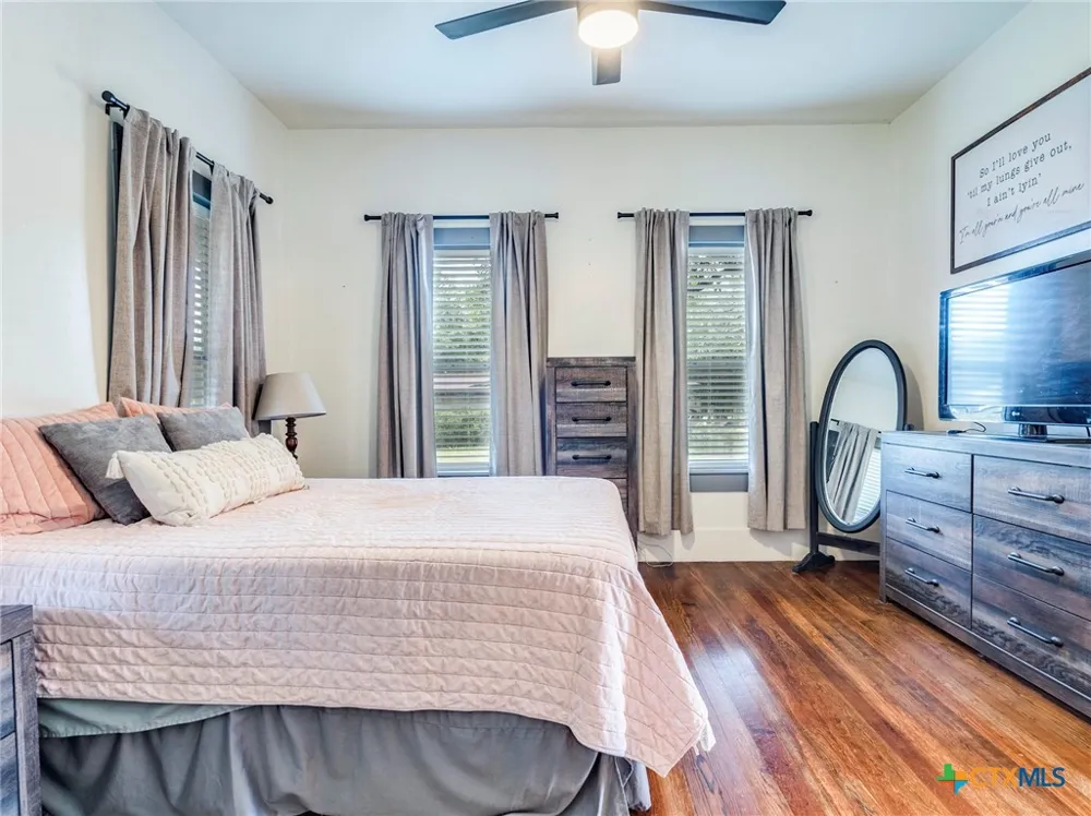 1122 Avenue H Shiner, TX 77984