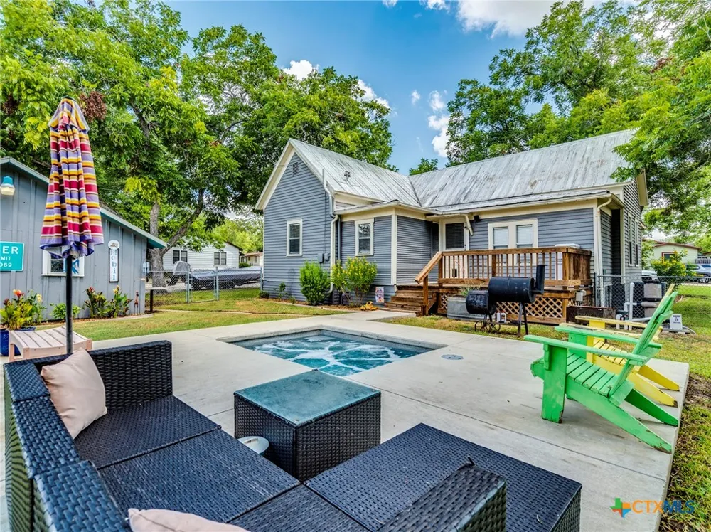 1122 Avenue H Shiner, TX 77984