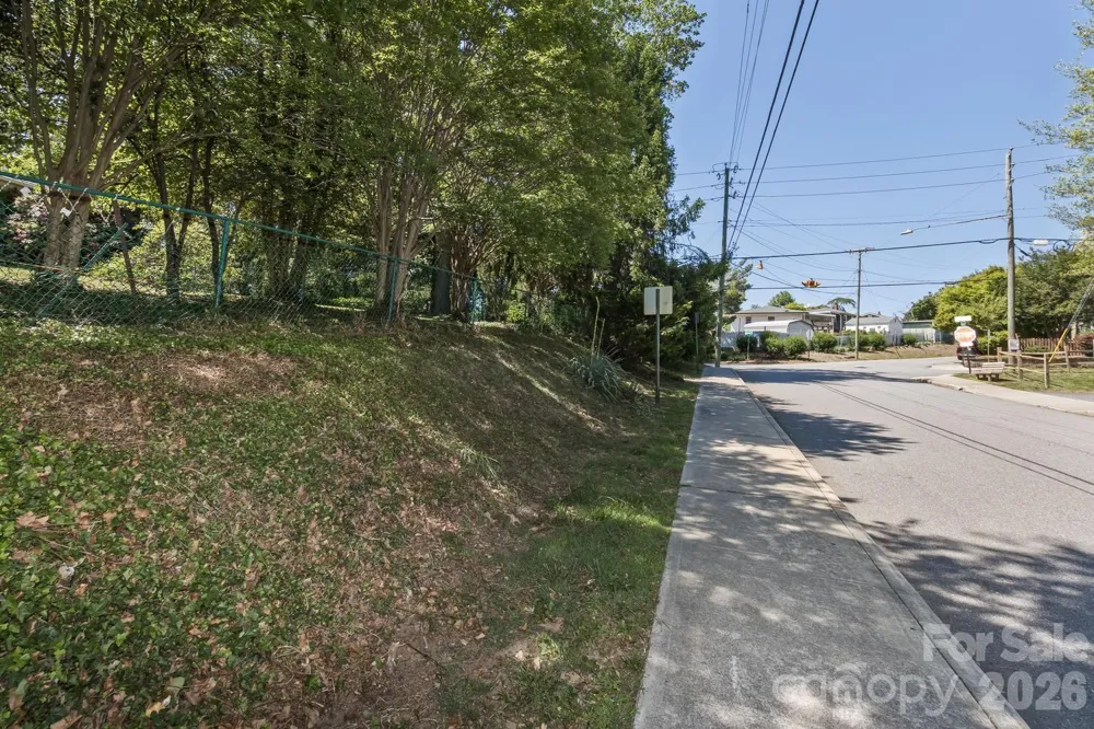 999999 Mount Clare Avenue Asheville, NC 28801