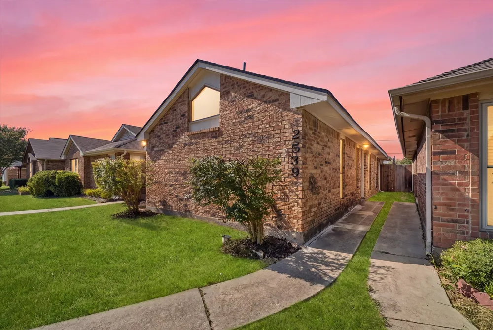 2539 Sunscape Lane Dallas, TX 75287