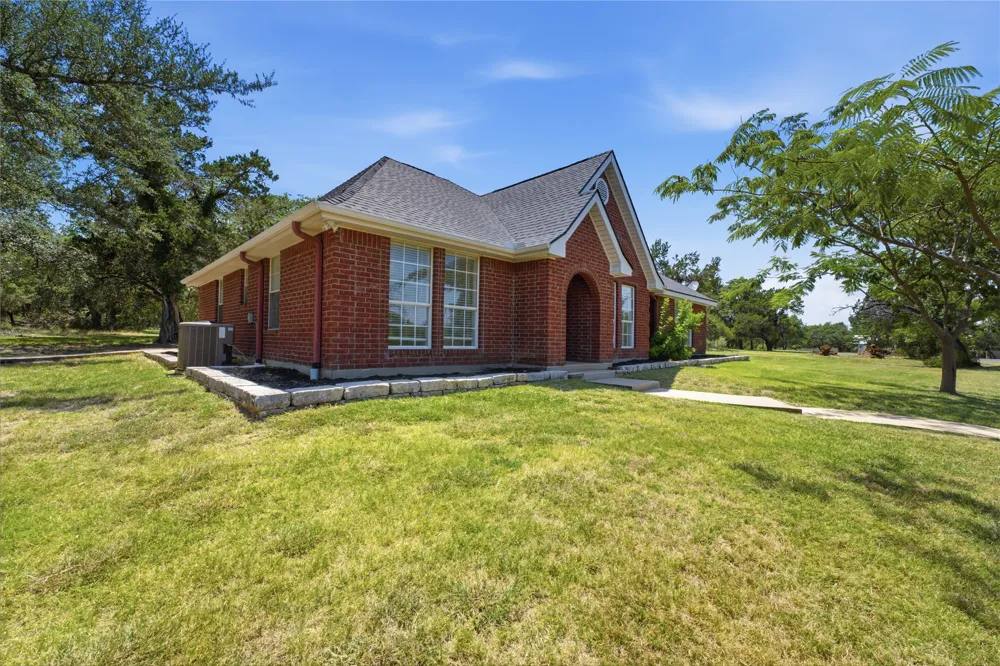 8221 Mountain Drive Salado, TX 76571