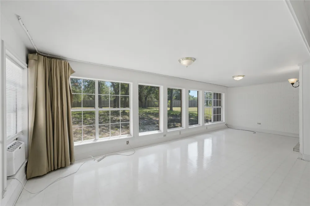8221 Mountain Drive Salado, TX 76571