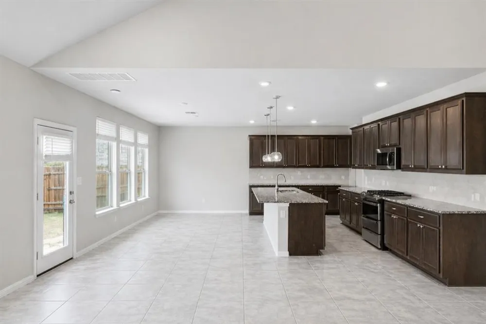 305 Painted Creek Way Kyle, TX 78640