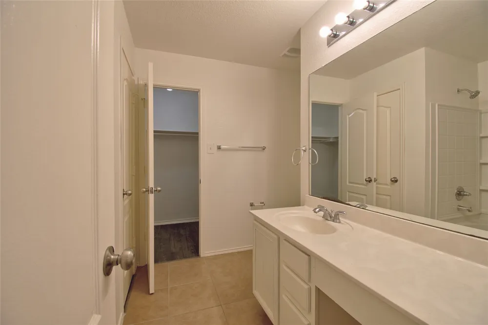 711 Abundance Lane Kyle, TX 78640