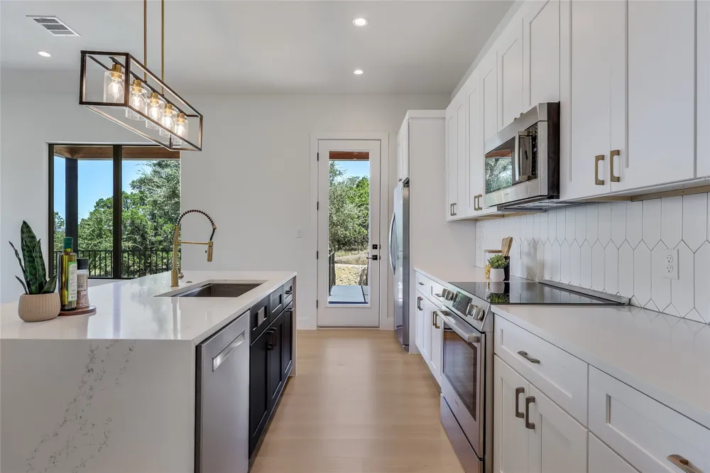 20202 Lincoln Cove Lago Vista, TX 78645