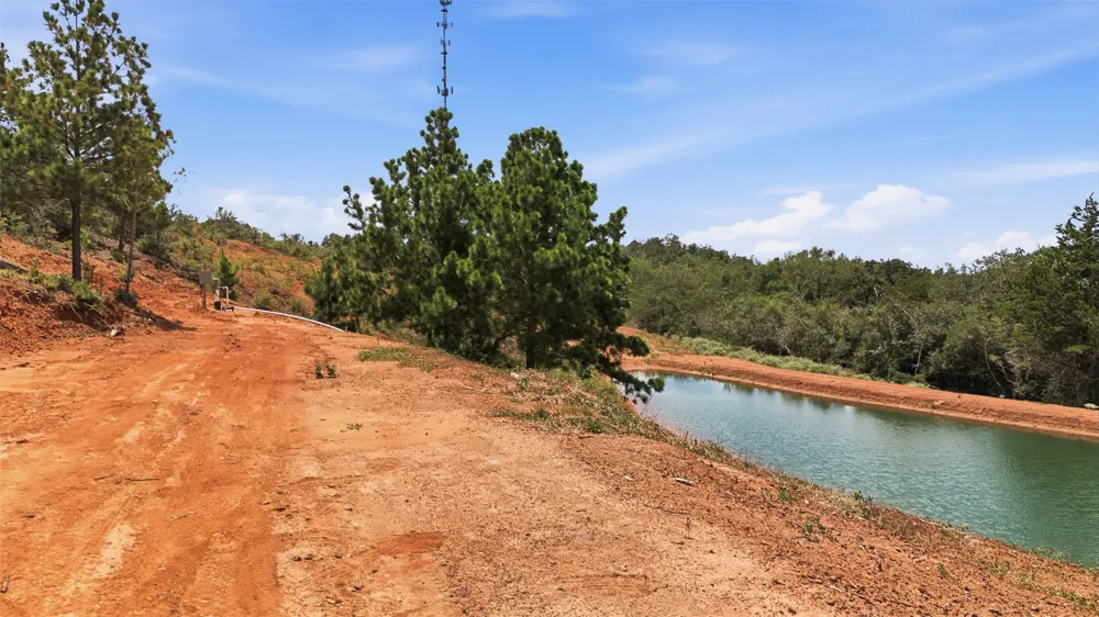 22187 Interstate 10 Luling, TX 78648