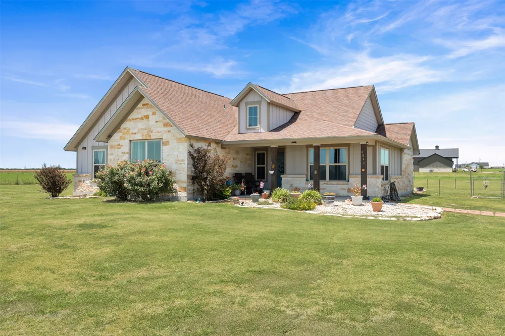 4846 County Road 327 Granger, TX 76530