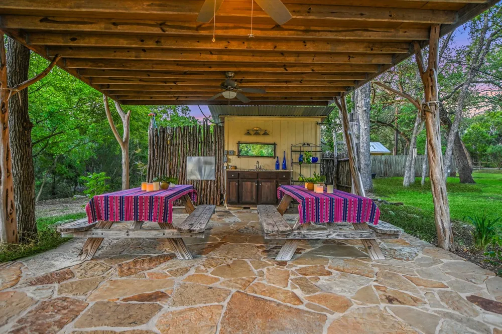 300 DEER LAKE ESTATES Wimberley, TX 78676