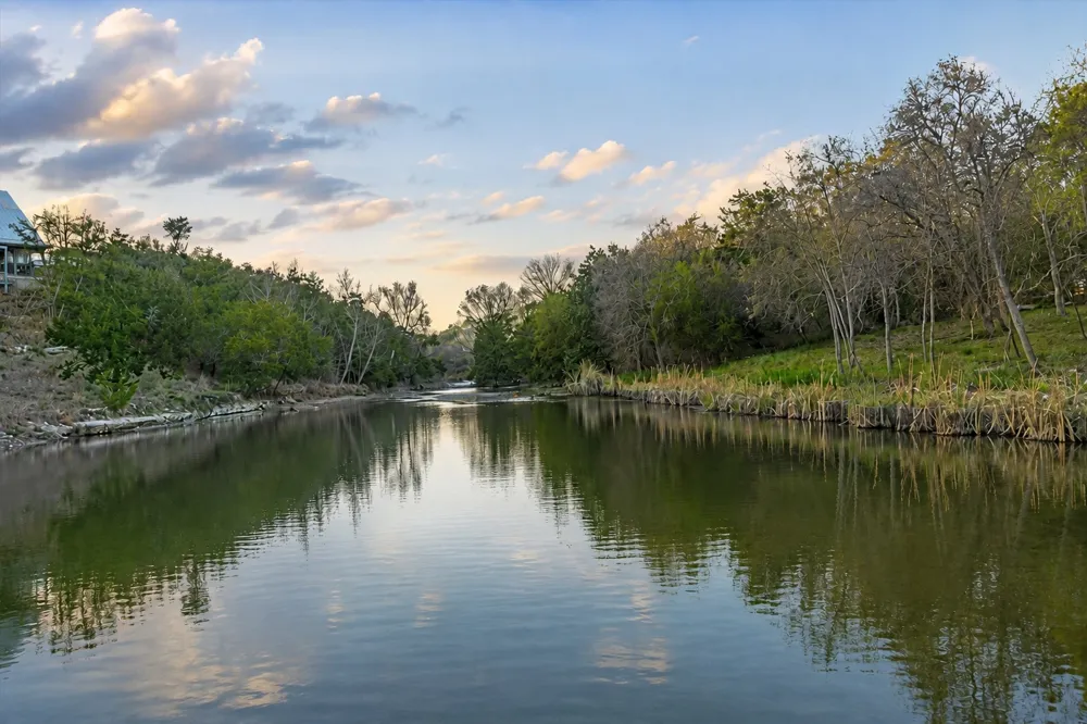 300 DEER LAKE ESTATES Wimberley, TX 78676