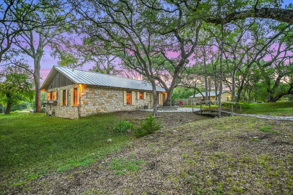 300 DEER LAKE ESTATES Wimberley, TX 78676