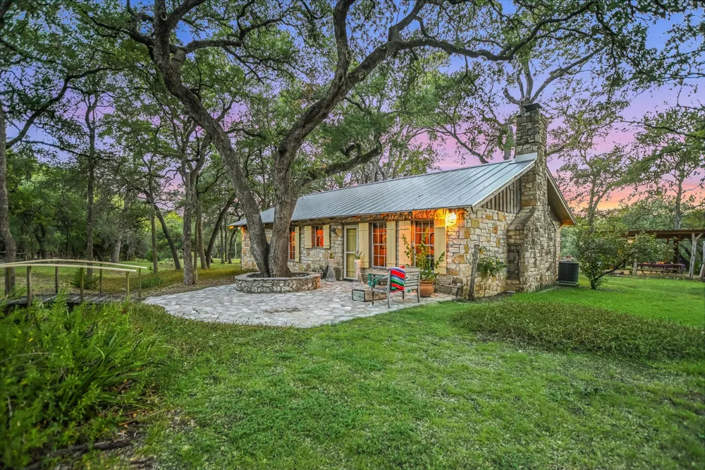 300 DEER LAKE ESTATES Wimberley, TX 78676