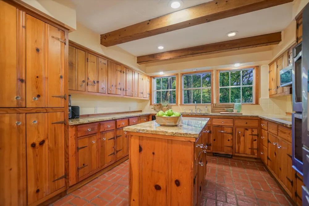 300 DEER LAKE ESTATES Wimberley, TX 78676
