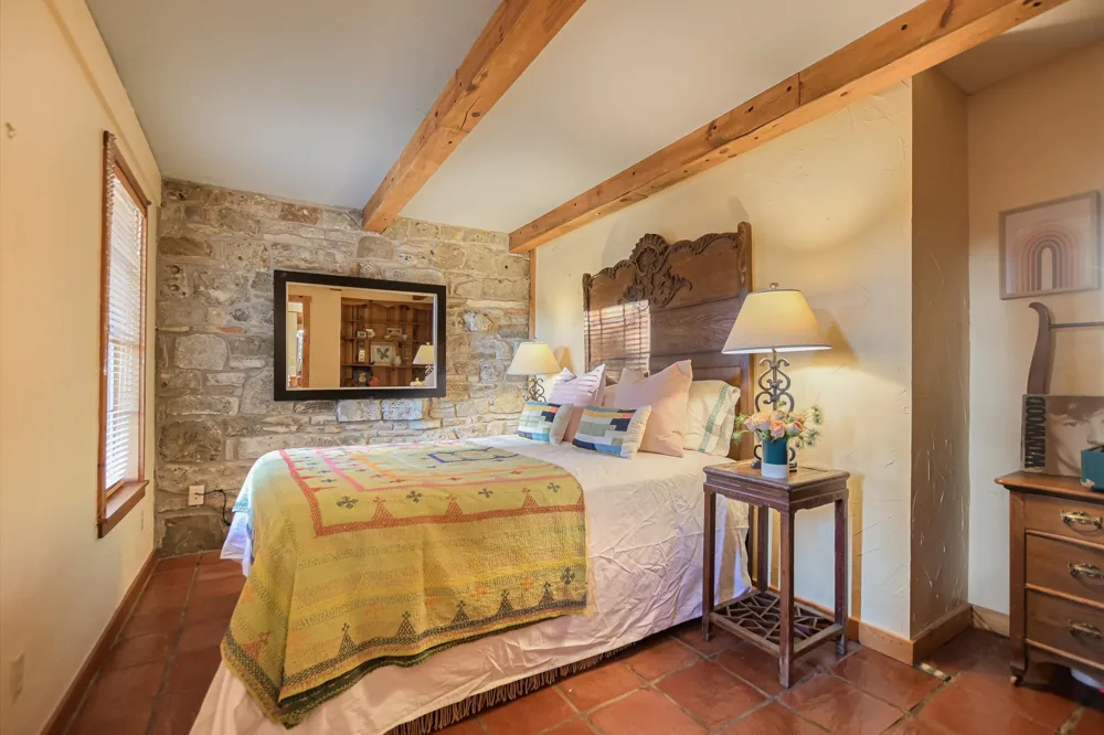300 DEER LAKE ESTATES Wimberley, TX 78676