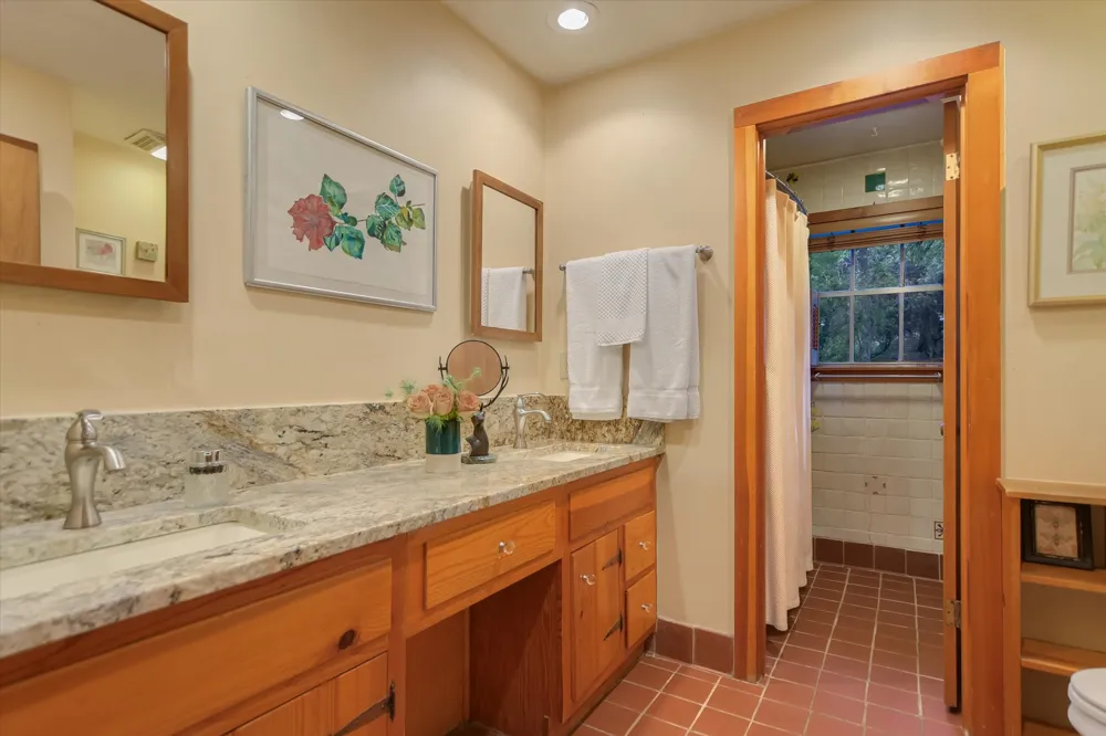 300 DEER LAKE ESTATES Wimberley, TX 78676