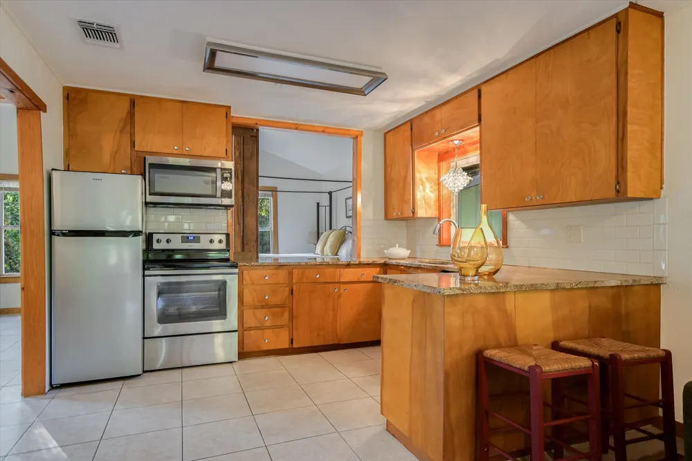 300 DEER LAKE ESTATES Wimberley, TX 78676