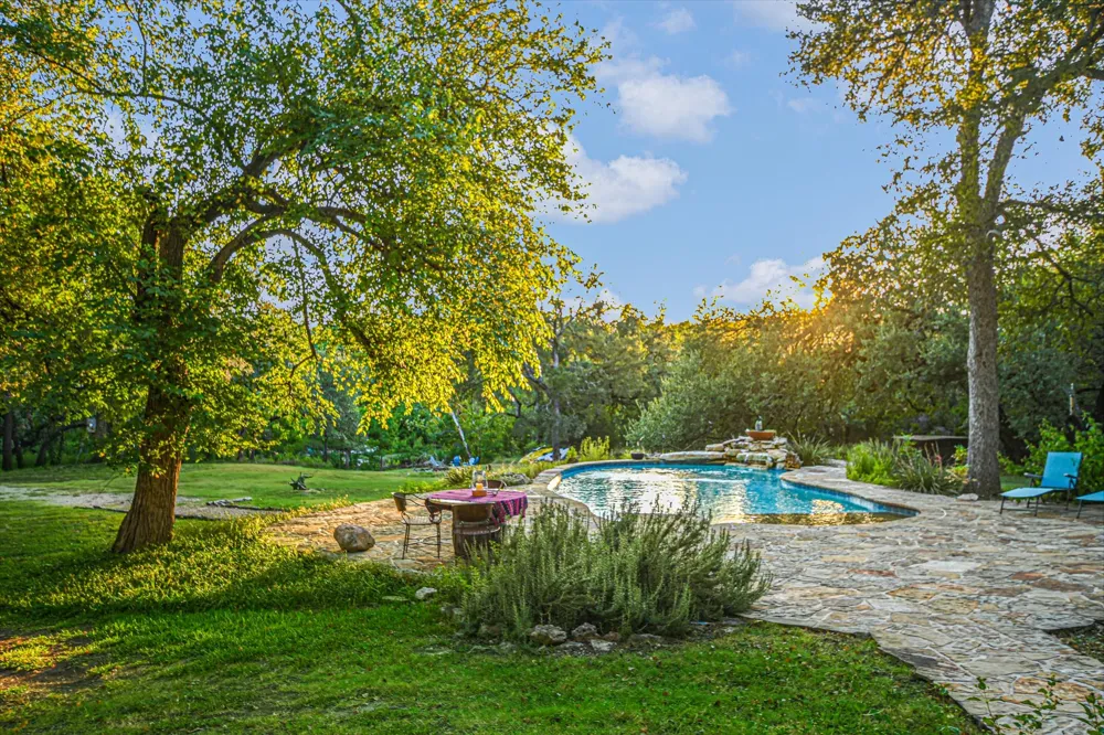 300 DEER LAKE ESTATES Wimberley, TX 78676