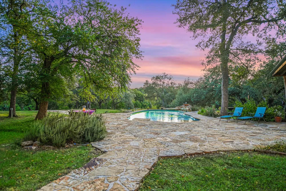 300 DEER LAKE ESTATES Wimberley, TX 78676