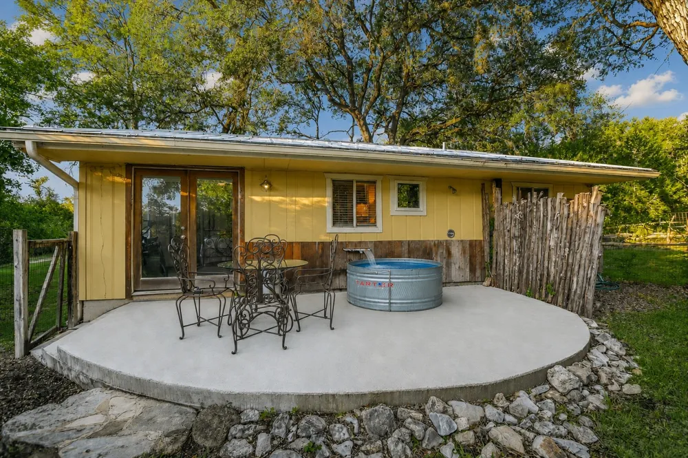 300 DEER LAKE ESTATES Wimberley, TX 78676