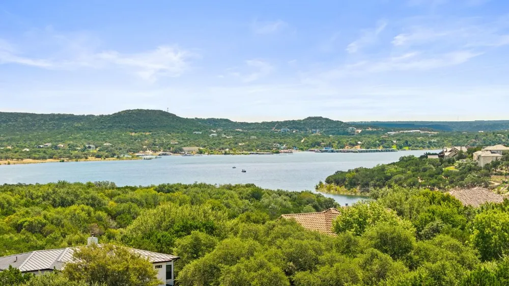 17609 Regatta View Drive Jonestown, TX 78645