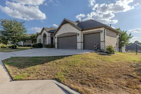 905 Almeria Bend