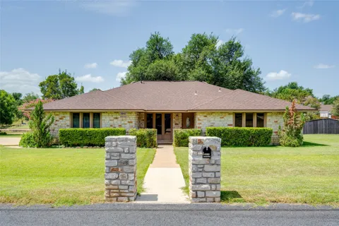 3907 Eagle Way