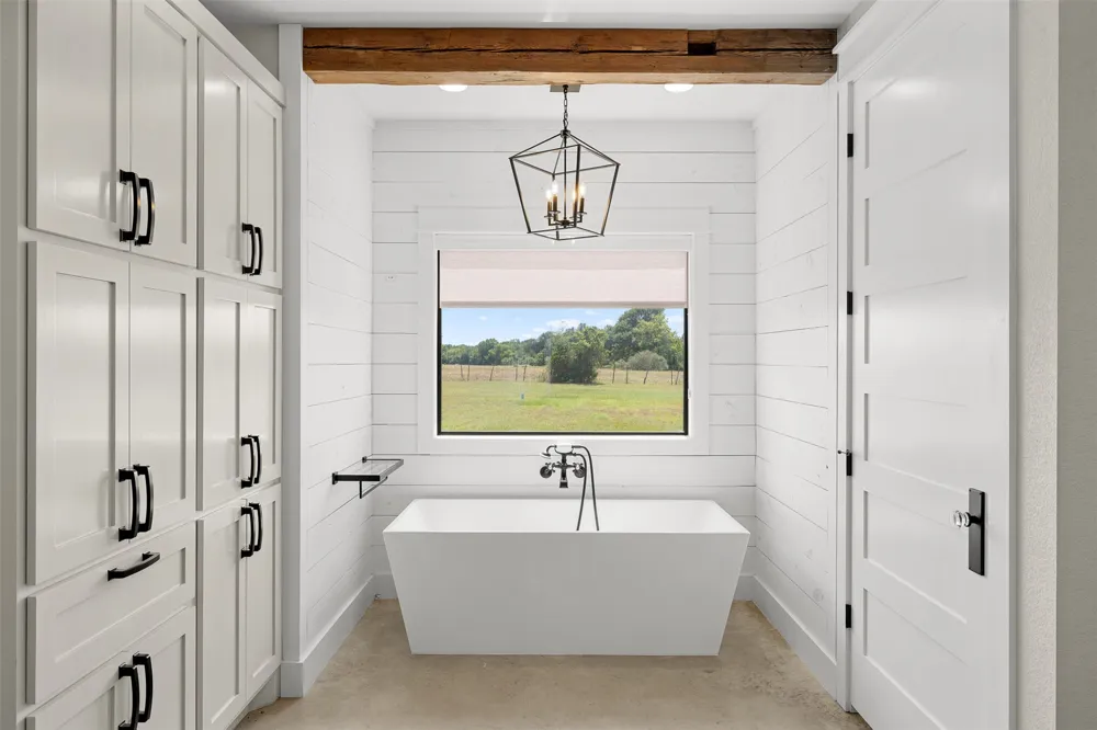 1847 County Road 202 Caldwell, TX 77836