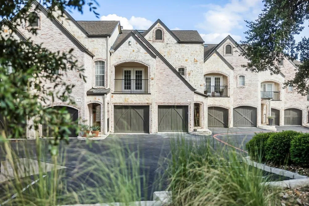 1701 Spyglass Drive #2 Austin, TX 78746