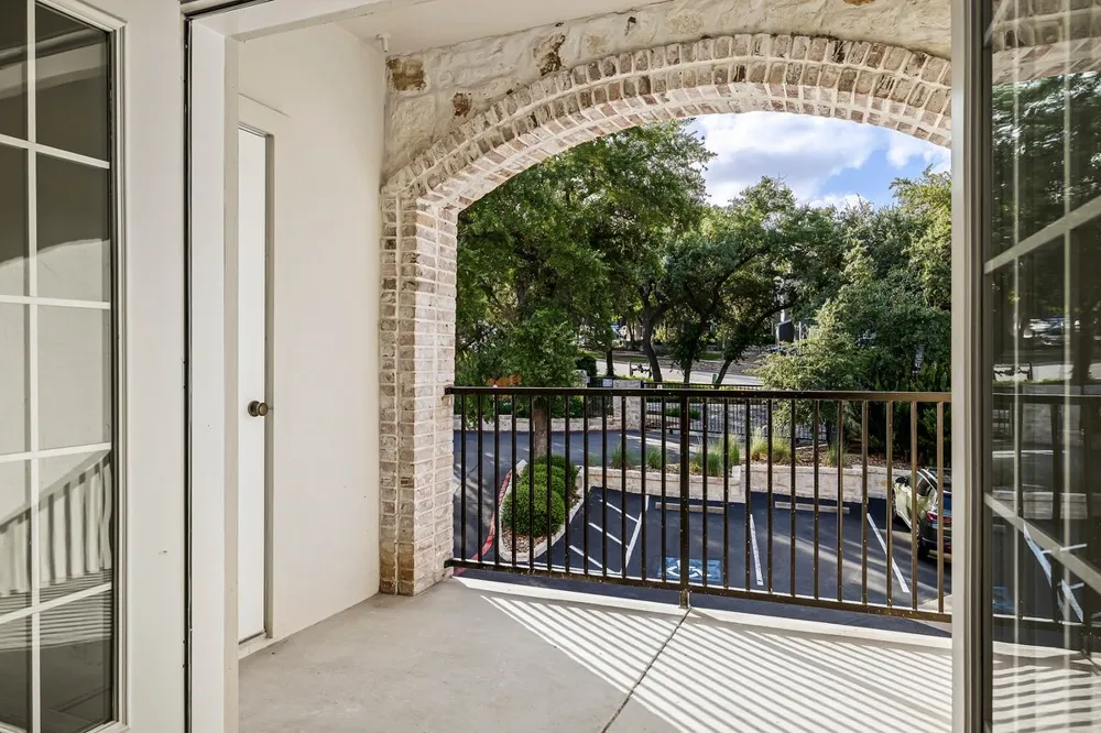 1701 Spyglass Drive #2 Austin, TX 78746