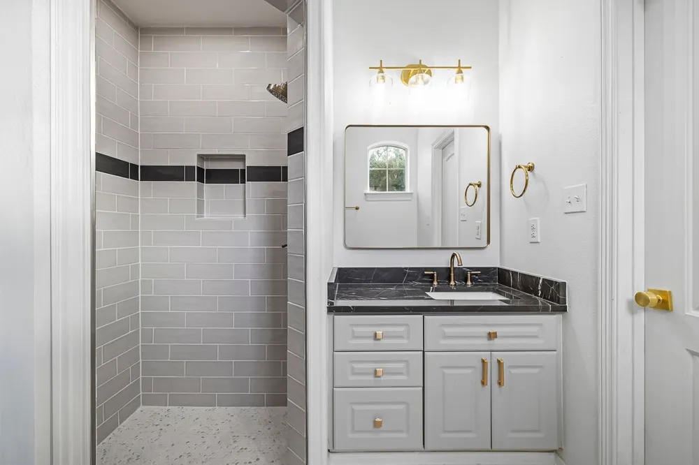 1701 Spyglass Drive #2 Austin, TX 78746