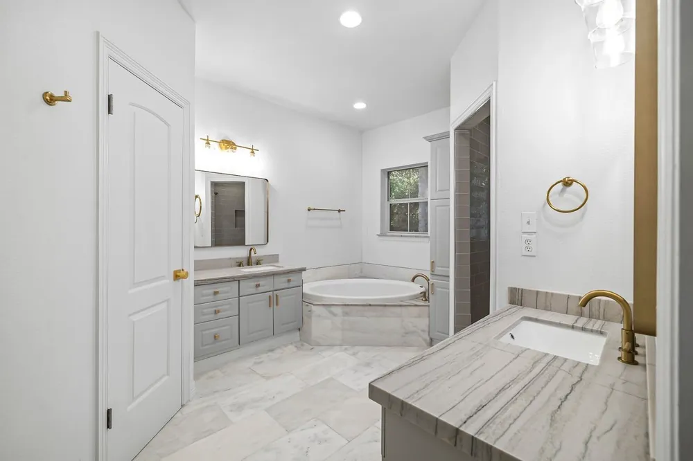 1701 Spyglass Drive #2 Austin, TX 78746