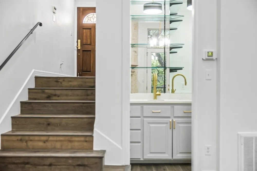 1701 Spyglass Drive #2 Austin, TX 78746