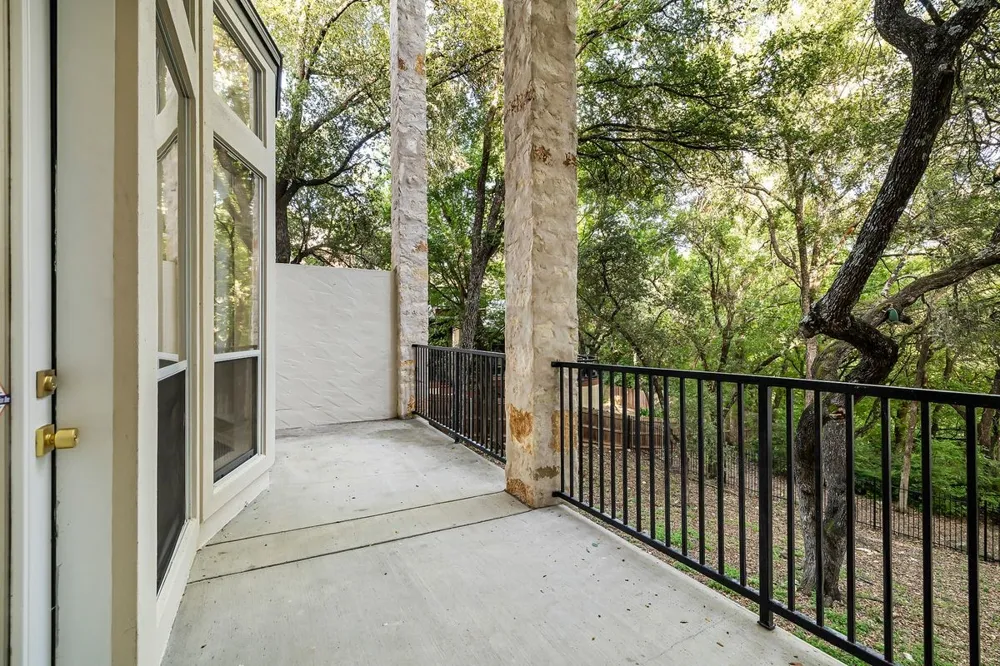 1701 Spyglass Drive #2 Austin, TX 78746