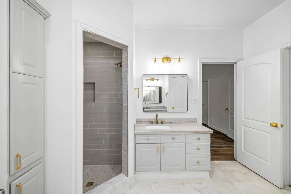 1701 Spyglass Drive #2 Austin, TX 78746