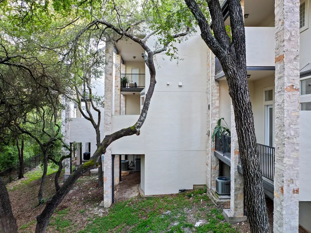 1701 Spyglass Drive #2 Austin, TX 78746